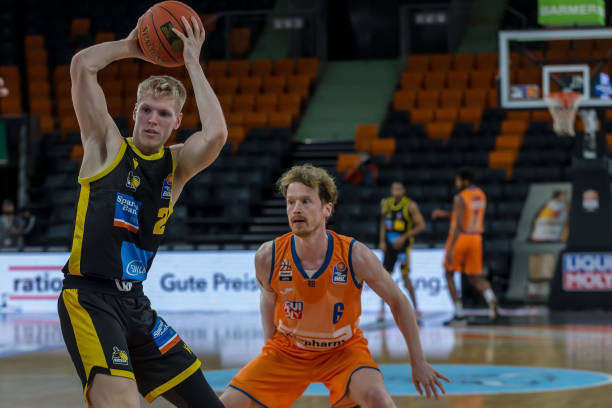 主裁一开始 主裁一开始